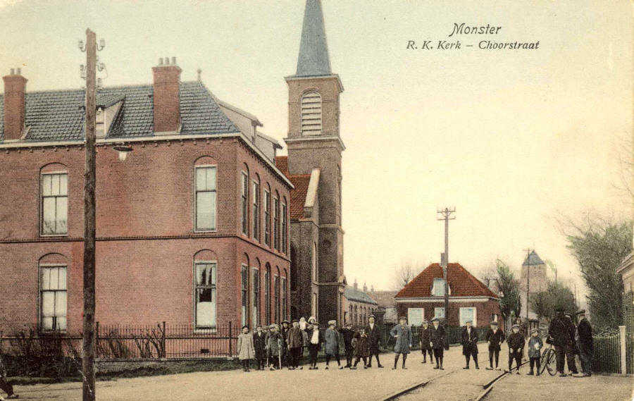 Choorstraat met R.K. kerk ca. 1920