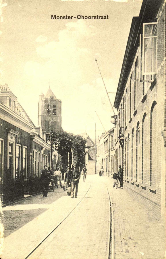 Choorstraat met enkele militairen ca. 1914