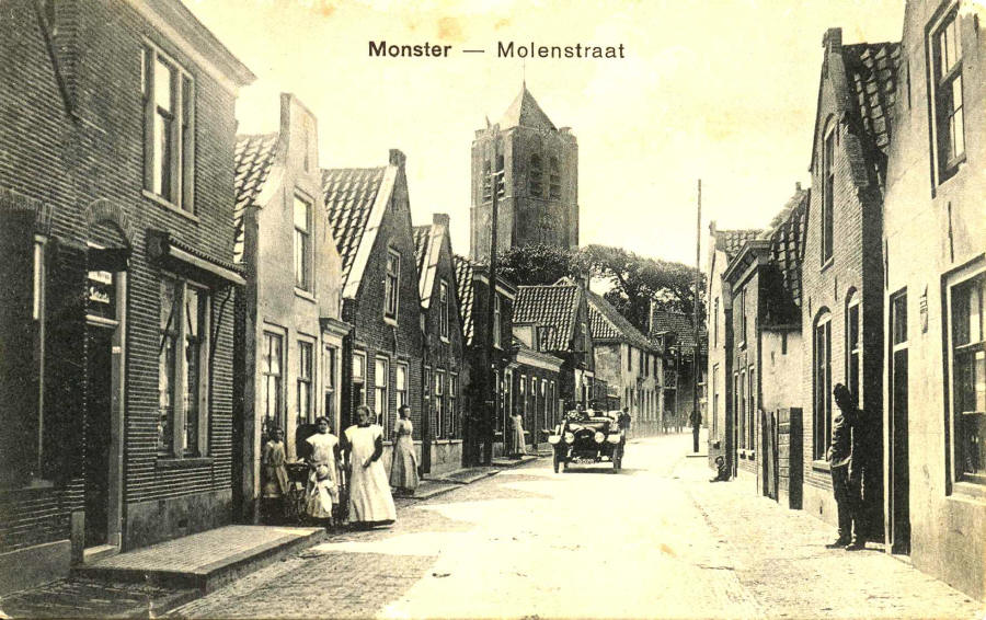 Molenstraat met militair ca. 1914