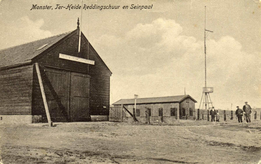 Reddingschuur en seinpaal ca. 1925