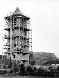Hervormde kerk in de steigers na de brand van 1901