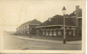 Hartmanplein met theeschenkerij de Vink ca 1940