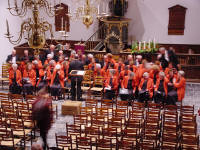 Het Heijse kerkkoor zingt in Loosduinen op 9 december 2001, met dank aan de Fam. Tas-Storm voor de foto.
