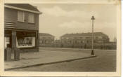  ca 1940 met slagerij op hoek Rijnweg
