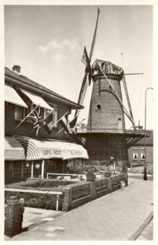 ontvangen 01-03-2006 wapen van Polanen bij de molen ca 1955